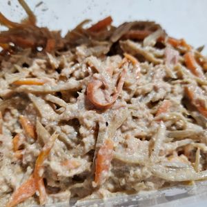 Maiの作ってみた!投稿(激うま!ごぼうとにんじんの濃厚ツナマヨサラダ)