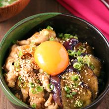 とろとろなすが美味♪豚こまとなすの照り焼き丼