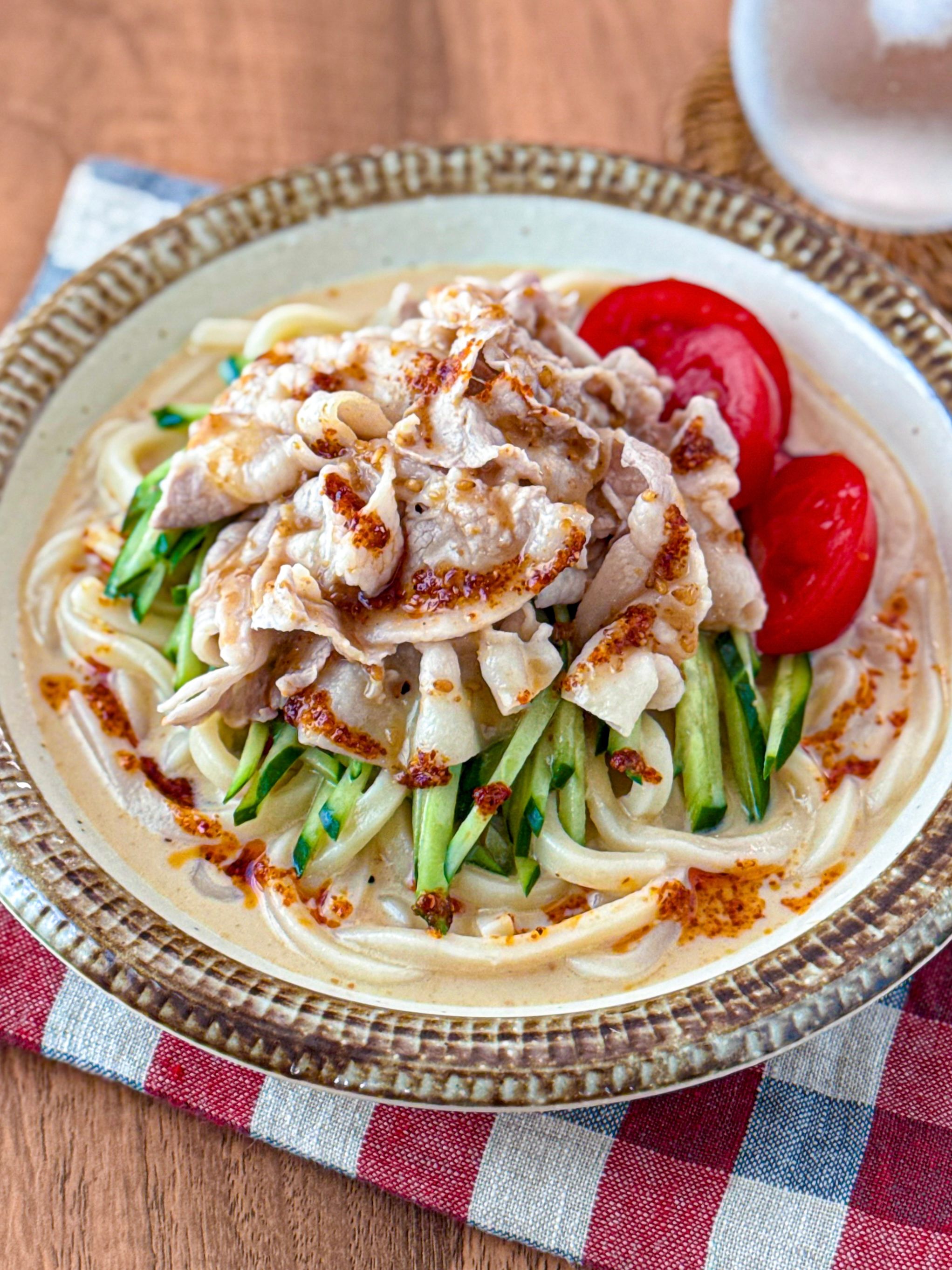 混ぜるだけ◎濃厚スープ】冷しゃぶサラダのごまだれうどん | レシピ