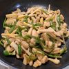 1212371の作ってみた!投稿(行列のできる中華屋さんの🍚ぷりぷり鶏もも肉の青椒肉絲😍)