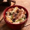 穴子の旨味がしみ込む「山菜と焼き穴子の釜飯」