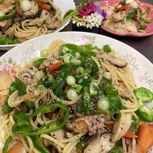 そら・ゆずの作ってみた!投稿(ガリバタ醤油が食欲をそそる♪『ベーコンときのこの和風パスタ』)