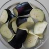 【鶏むね肉で大満足】箸が止まらん！なすと玉ねぎのとろ旨チキンの工程1