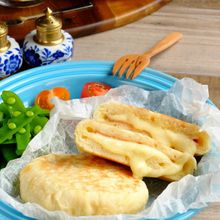 15分で焼き立て♡平焼きハム＆チーズパン！【オーブン不要】