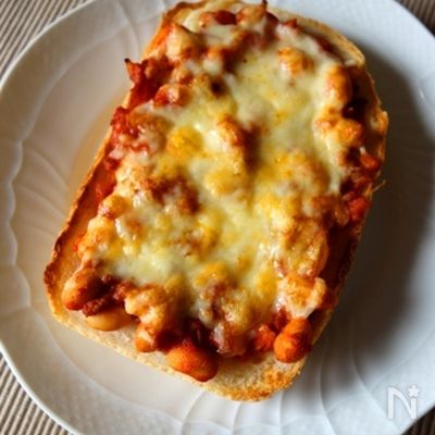 チリコンカンピザトースト