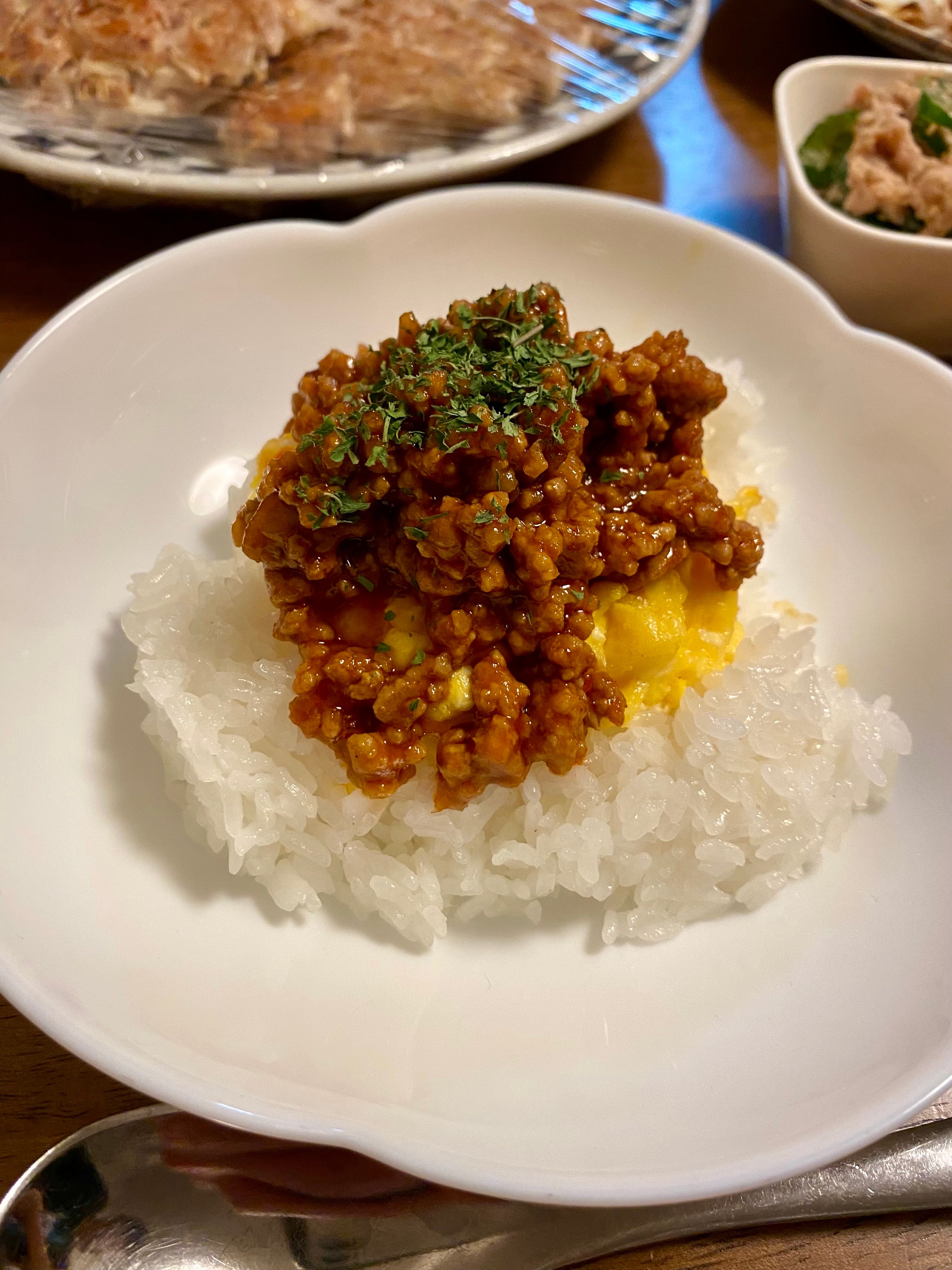 チーたまカレーそぼろご飯】包丁不要♡5分で絶品♬ランチにもの作って