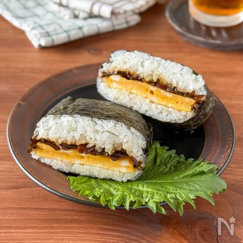 \お弁当にも最適/
【ふんわりたまごとしそ昆布のおにぎらず】