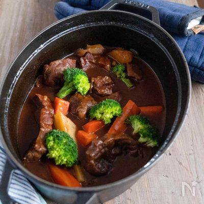 デミ缶で牛スネ肉の本格ビーフシチュー