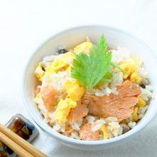 〈くらし薬膳〉鮭と卵の炊き込みご飯