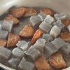 ご飯がすすむ♪【さつま揚げとこんにゃくの甘辛炒め】の工程1