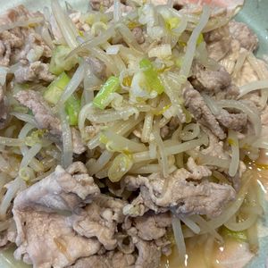 くだもの大好き🧡の作ってみた!投稿(5分で絶品おかず♡【豚もやしのうま塩炒め】)