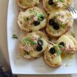 ツナととろけるチーズのブルスケッタ。