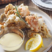 秋のご馳走♪鮭と舞茸の米粉フリット＜アンチョビレモンソース＞