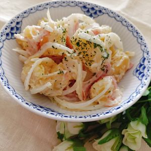 AKARI☆の作ってみた!投稿(香ばしさとゴロゴロ感！新じゃがいもと新玉ねぎのホットサラダ)