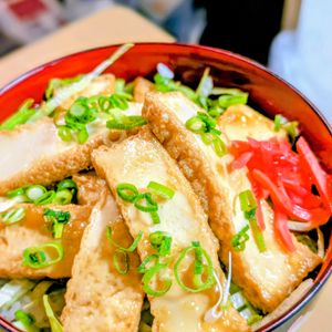 まゆのの作ってみた!投稿(ガッツリ旨い節約レシピ！厚揚げの生姜焼き丼)