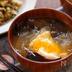 きくらげと春雨と落とし卵の味噌汁