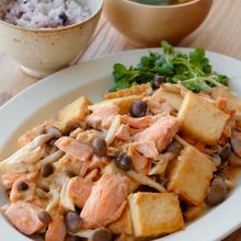 【ワンパン♪鮭と厚揚げの味噌チーズ炒め】発酵食品×腸活レシピ