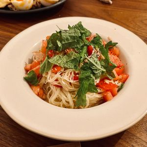 すずの作ってみた!投稿(＼リピート必至！／大葉香るトマトツナそうめん（にんにく風味）)