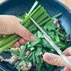 ワンパン10分◎包丁いらず【豚こまのニラたま炒め】の工程3