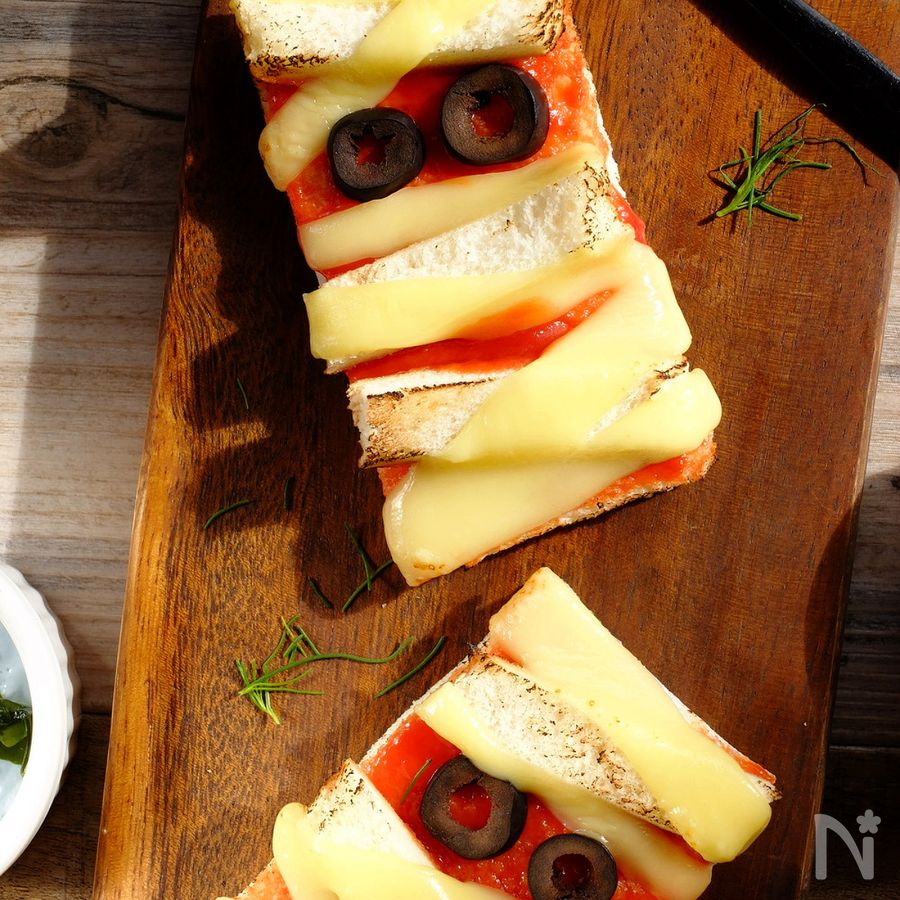 ハロウィンのミイラピザのレシピ