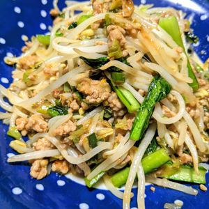 1119462の作ってみた!投稿(行列の定食屋さんの🍚うま辛🤩ごま担々もやし肉野菜炒め定食)