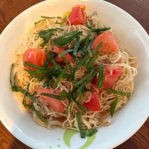 まさの作ってみた!投稿(＼リピート必至！／大葉香るトマトツナそうめん（にんにく風味）)