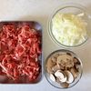 パパッとできるごちそう♪【牛肉のマスタードクリーム煮込み】の工程1