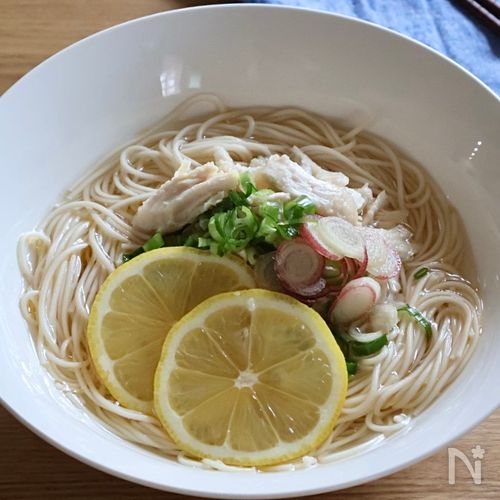しっとり鶏ささみと塩麹レモンの冷やしそうめん