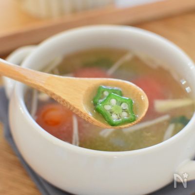 食べてキレイに♪トマトとオクラのさっぱりスープ