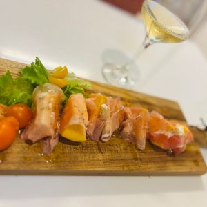 ずんずんの作ってみた!投稿(柿とクリームチーズ 、生ハムのサラダ)