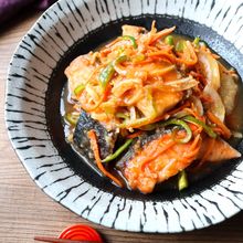 【醤油麹×漬ける】鮭の南蛮漬け
