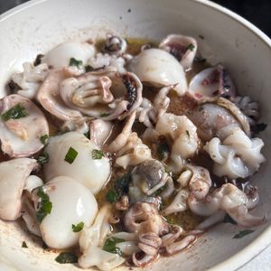 あけみの作ってみた!投稿(地中海風イカのバジルオイル蒸し)