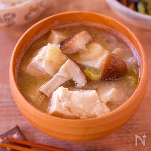 【崩し豆腐としいたけのお味噌汁】生姜とごま油香る♪
