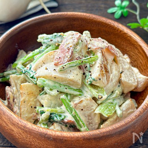 抱えて食べたい♪【かぶとベーコンのシーザー】