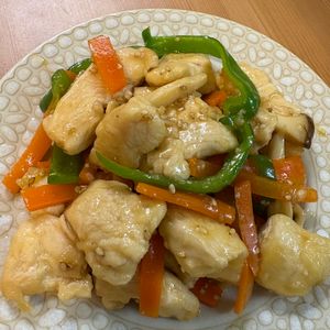 いちごの作ってみた!投稿(10分で爆速おかず♪【鶏肉と野菜の甘酢炒め】)