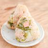 加熱は炊飯器にお任せ!キャベツと塩鮭の炊き込みおにぎり