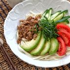 白だしで簡単！＊ひき肉乗せさっぱり冷やしサラダうどん＊