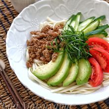 白だしで簡単！＊ひき肉乗せさっぱり冷やしサラダうどん＊