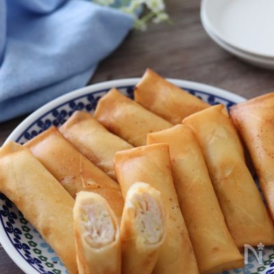 味付きで美味♡むき海老と鶏ひき肉のねぎたっぷりヘルシー春巻き