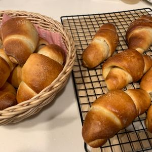 ぐ〜たら子の作ってみた!投稿(幸せのカリじゅわ🐄練乳ミルク塩バターパン)