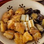 おろし玉ねぎの優しい甘辛味！鶏もも肉とネギ茄子のとろ旨炒め