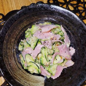 ヴェルの作ってみた!投稿(ズッキーニとハム《にんにく♡だしマヨサラダ》)