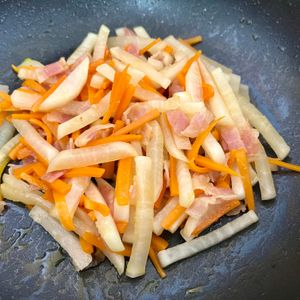 かなてぃの作ってみた!投稿(素材の甘みと食感が引き立つ！大根とにんじんの洋風きんぴら)