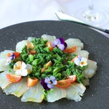 白ワインにぴったり！真鯛とわさび菜のカルパッチョ