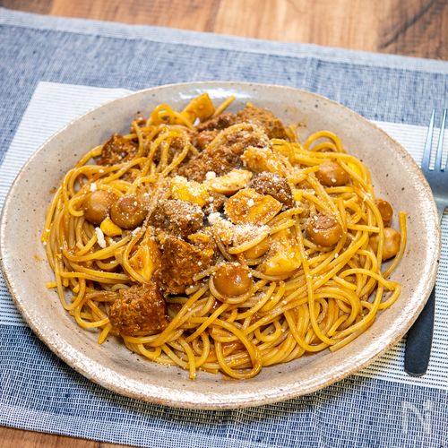 ゆで卵がポイント「残った煮込みハンバーグでデミパスタ」