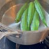 腸活サラダ【トマトと長芋とオクラとめかぶのレモポンサラダ】の下準備