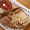 れんこんの塩辛クリームチーズ和えの工程1