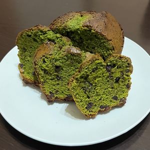えり🥀の作ってみた!投稿(超簡単！バター不使用・米粉の抹茶チョコチップパウンドケーキ)