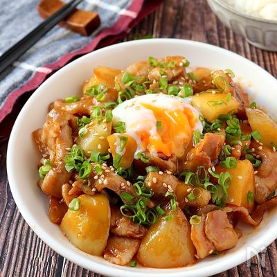 ボリューム満点！豚バラポテトのスタミナ入り旨辛炒め