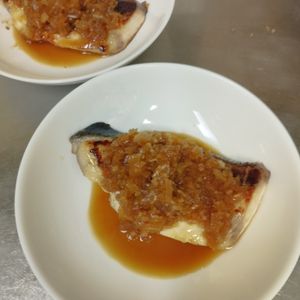 1458414の作ってみた!投稿(和風玉ねぎソースがからんで美味♪ぶりステーキ)